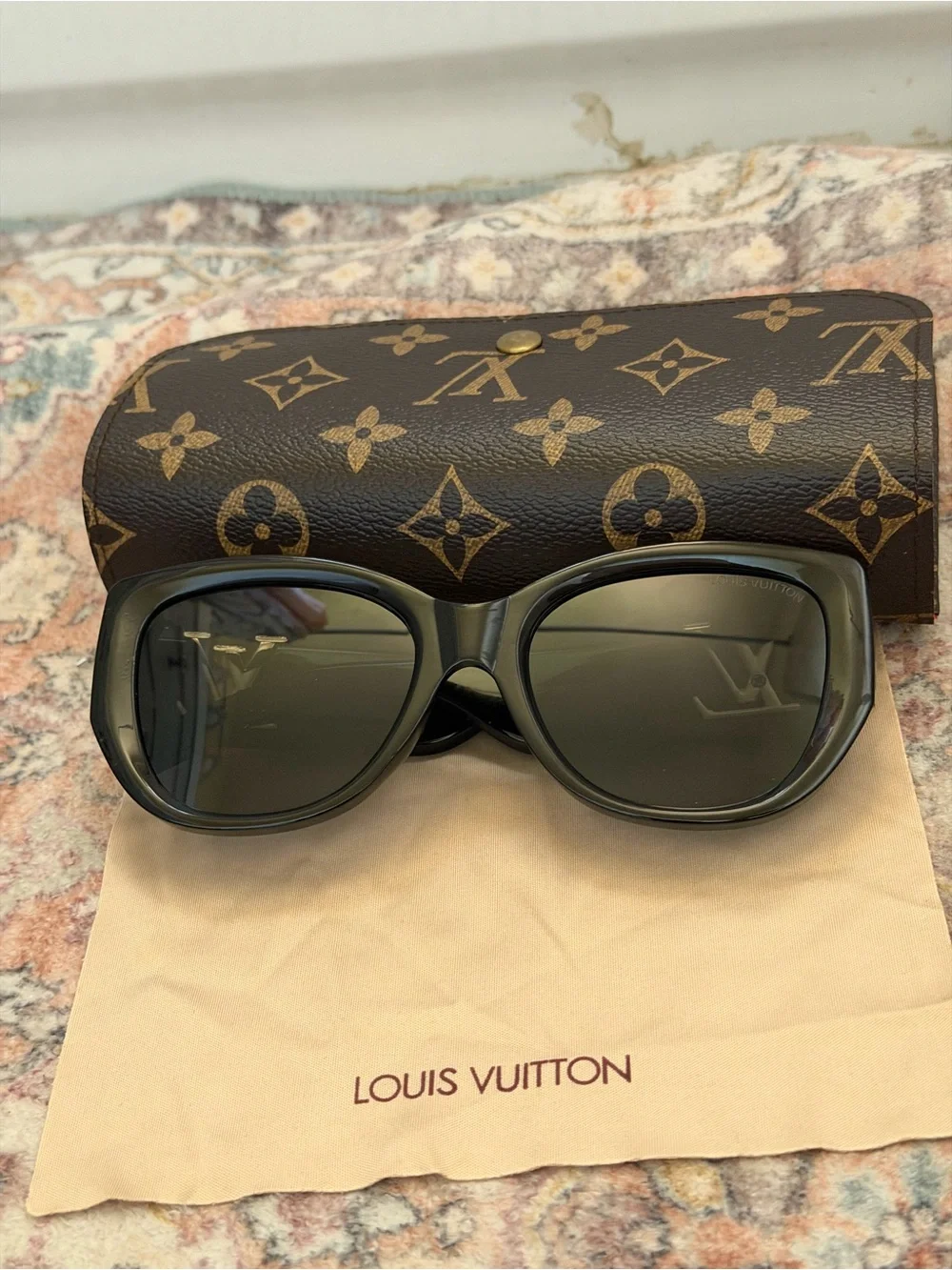 Oversized Black Statement Sunglasses 🖤